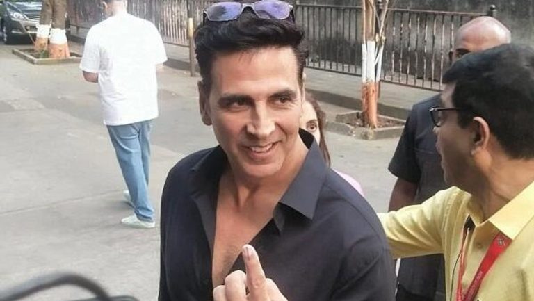 Bollywood Stars Akshay Kumar, Farhan Akhtar Among Early Voters in Maharashtra Assembly Elections